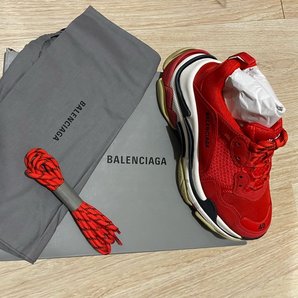 Balenciaga Triple S - Picture 2 of 4